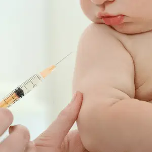 como aliviar a dor da vacina no bebê