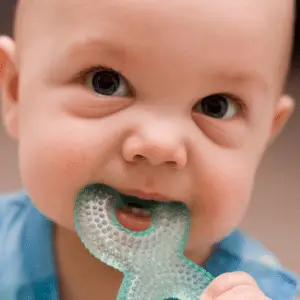como saber se o dente do bebe esta nascendo